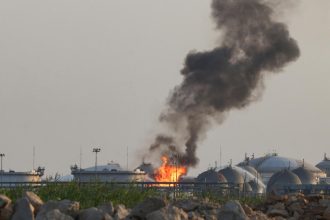 Les Houthis disent avoir ciblé un site d'Aramco à Riyad après des raids saoudiens sur Sanaa