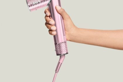 Actualité : Shark FlexStyle IonCurl : le lisseur qui veut réconcilier routine capillaire et soin du cheveu